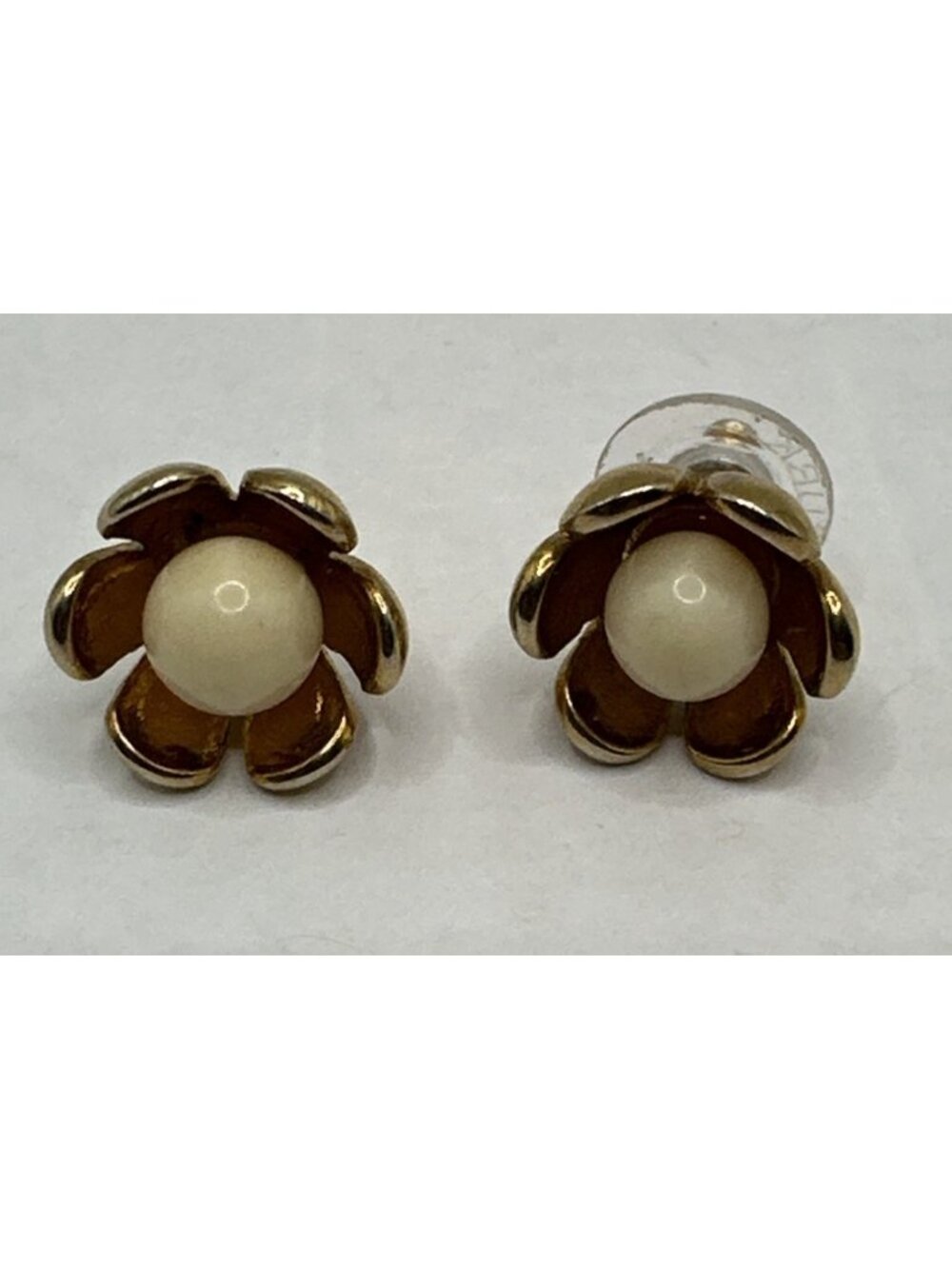 Trina Turk Gold Tone Cream Stone  Scoop Daisy Pierced Earrings